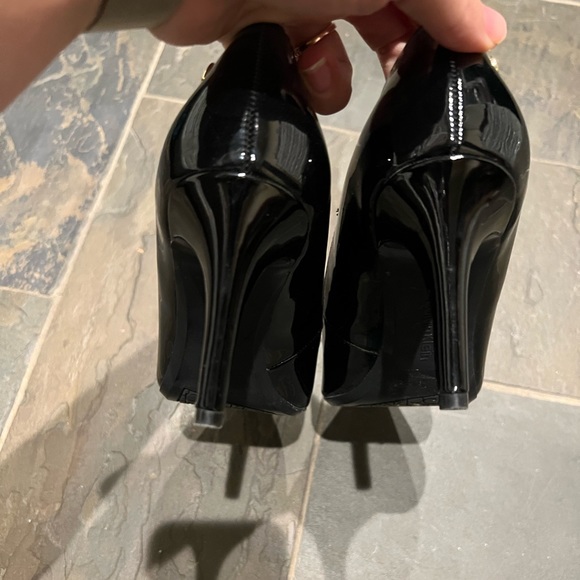 🎉HP🎉 Calvin Klein Nilly pumps - patent leather-like finish GUC - Picture 4 of 4
